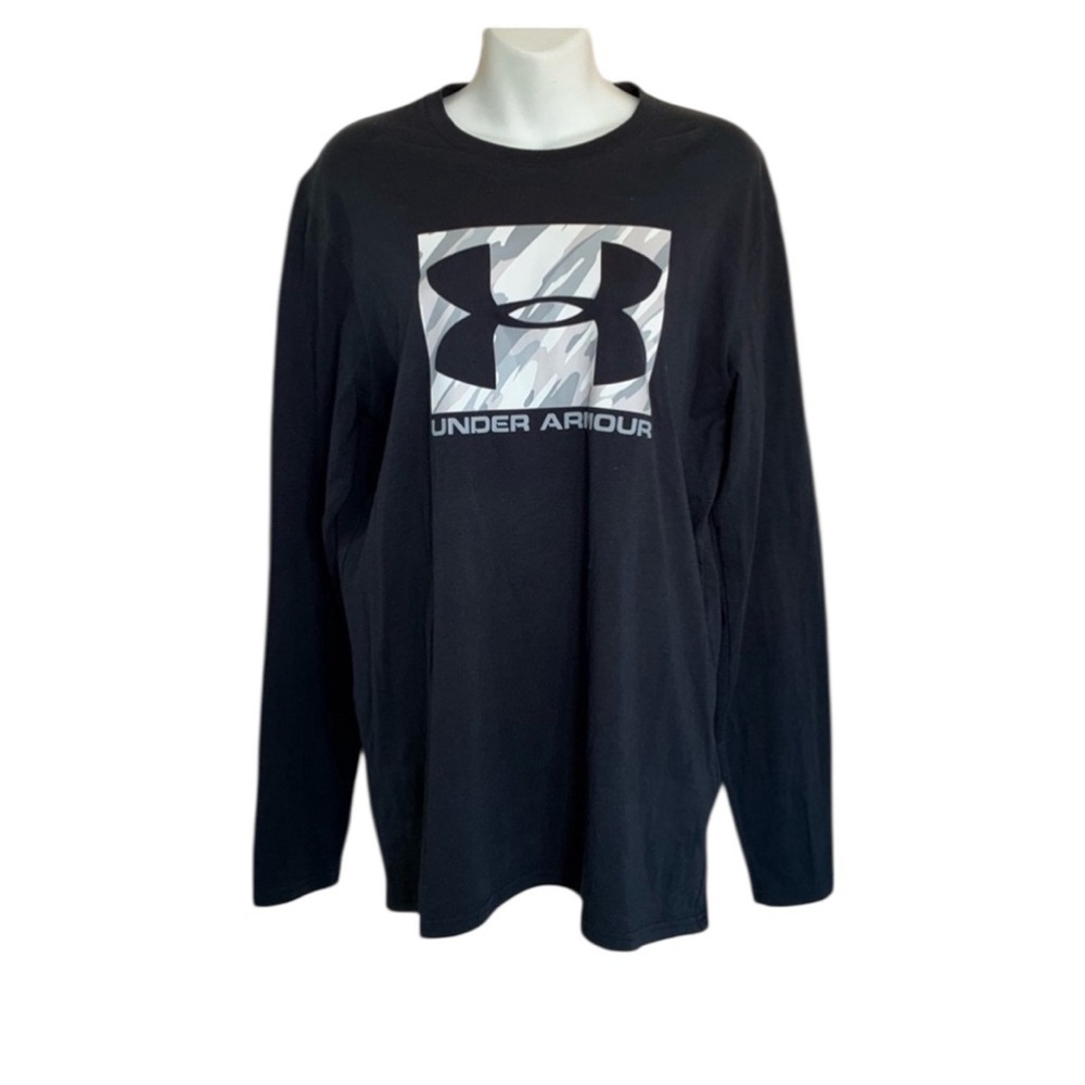 UNDER ARMOUR HEATGEAR shirt, women's M, grey, big logo front, long sleeve. EUC